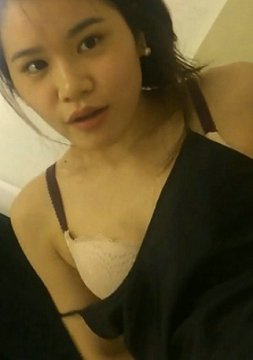 美骚妇趁老公出差不在家,约了年轻小伙来偷情啪啪~