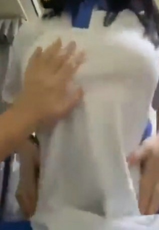 学妹发育的真好两颗超有弹性~忍不住掐她的奶操她