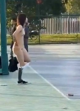 正妹脱衣加油,还是来帮倒忙的?我看最赢的就是她!