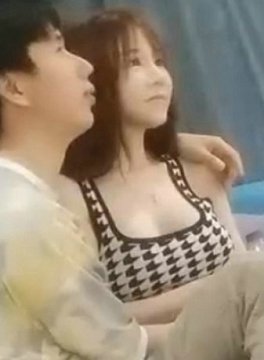 《伟哥》钓到大奶网红妹子啪啪啦~ 被肏到双峰一直甩阿甩,让人好想揉啊!