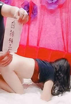 自拍核工厂之约到了个美尻的少妇,她的穴太紧了,夹的哥的屌快升天了