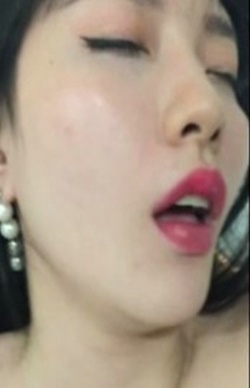 高颜值越韩混血美女自摸啪啪自拍福利视频