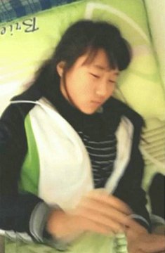 【真实自拍】社会青年出租屋强上在校学生妹,拼命反抗,被操的一直哭,太惨了