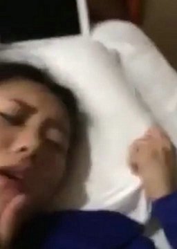 在美容院直接就干起来了。女的说男的太长了受不了