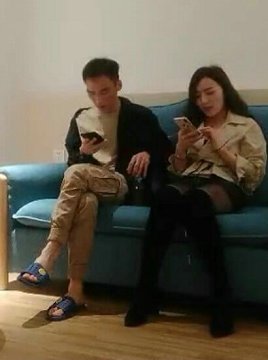 老哥探花约个短裙非常骚妹子沙发玩起来 床69互舔口交上位骑乘大力猛操 玩的尽兴再加钟再来一炮