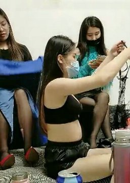 我的高中女同学们4女1男淫乱群P