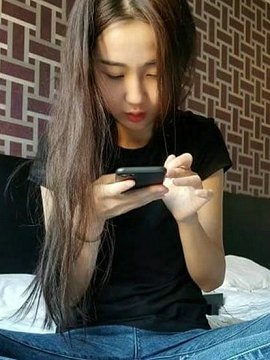 土豪5000元约校花级女神美女酒店性爱,隔着内裤抽插,这身材样貌简直是极品中的极品!