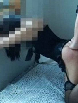 屁股被男友打到红肿!但穴穴还是不想离开肉棒!
