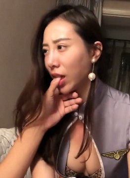 美乳女友制服诱惑客厅沙发吹箫喜欢的不要错过