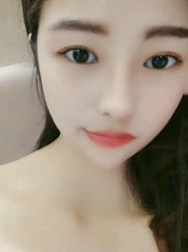 当呻吟声盖过了歌唱节目,看来这主播玩得很爽~