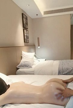 白皙美女全身精油按摩后 后入丰满蜜臀