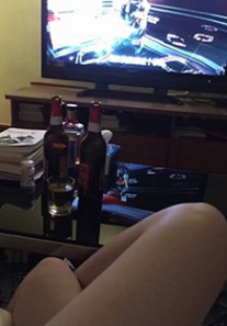 【婚纱照事件】新娘背着新郎和拍婚纱照的摄影师舔B偷情视频流出!内有小夫妻生活照婚纱照!