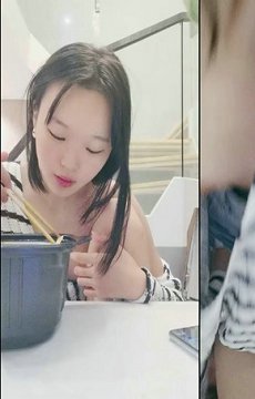 近期下海活力美少女!贫乳奶子苗条身材!脱下牛仔裤翘起屁股,无毛嫩穴,手指扣弄揉搓很享受