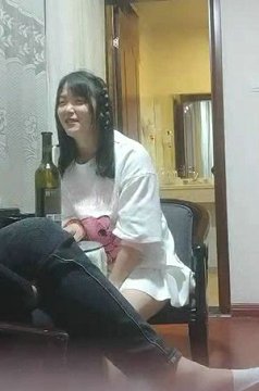 刚开学就约出来开房 小妹妹青涩单纯,爱上大鸡巴插入的快感不能自