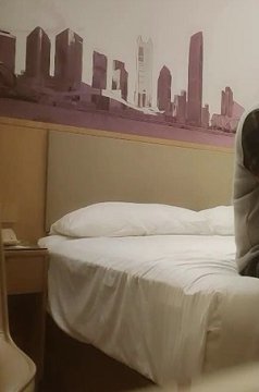 马尾辫外围小少妇 翘起屁股舔屌深喉 上位骑乘主动套弄 没几下就给高射走人