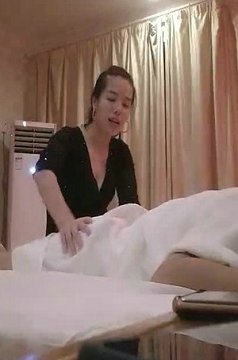 上门操足疗女技师,服务周到按摩乳推,舔菊花深喉舔屌,正入抽插大力猛操