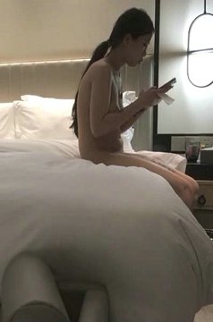 苗条小姐姐 舔穴一级爱好者 对着黑森林狂亲 前凸后翘好身材赚到了