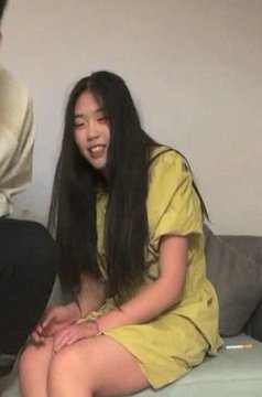 看到一头猪约妹达人良家妹子 甜美小姐姐沙发上扣逼调情 翘起裙子直接操 正入抽插大力猛操