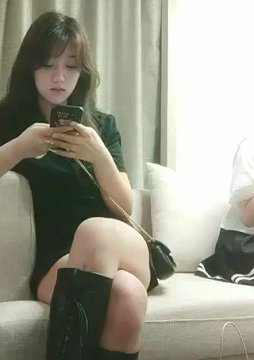 今晚约两嫩妹子玩双飞 脱掉裤子边口交边摸逼 上位骑乘抬腿侧入抽插猛操