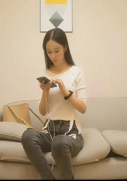 牛仔裤长相甜美妹子,豹纹内衣舔弄口交自摸抽插猛操