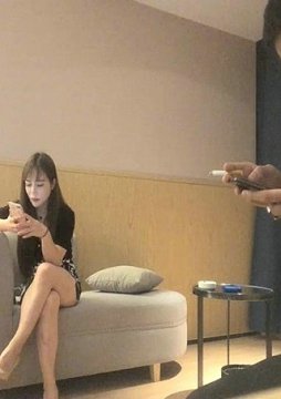 气质少妇兼职妹沙发调情干到床上