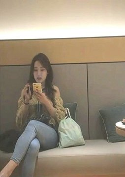 网红脸极品美女服,为了方便连内衣都不穿,高难度体位狂干,淫叫 你真的好大,一下就把我填满了!