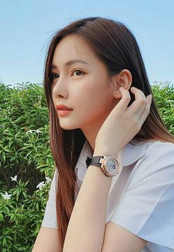 黄发骚女和炮友啪啪跳跳糖口交上位自己动