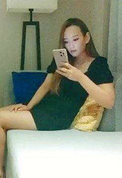 酒店约炮讲四川方言的外围女穿着黑丝草