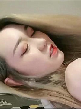 红唇性感黄发妹子衬衣黑丝网袜道具自慰张开双腿 手指扣弄假吊玻璃棒多种道具换着来