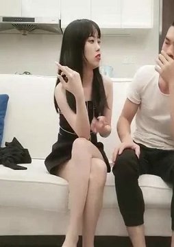 黑衣苗条嫩妹,穿上开裆黑丝口交上位抱着屁股操,口交插嘴搞了1个多小时