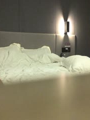 约了个少妇高清设备拍摄 翘起屁股舔背乳推 扶着屁股后入撞击表情可见