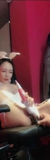 有钱人的玩物身材一级棒高颜值网红脸美女情趣酒店大战土豪先让她自己玩然后在情趣椅上肏她-2