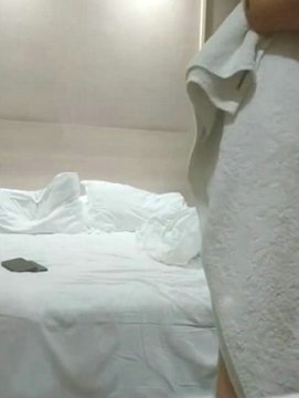 大神真疯狂,抽搐喷水,小姐姐被干得双眼迷离,花枝乱颤,抠舔插淫叫