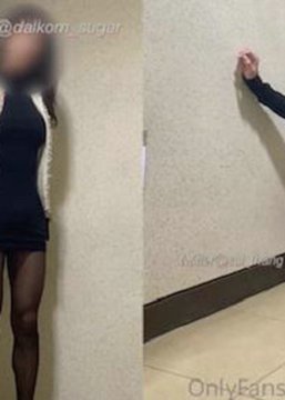 韩国身材超好的TS人妖 在楼梯间紧急射精!
