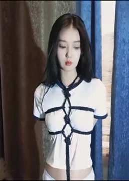 女神模特 灵灵 大尺度私拍 树屋轻调 神仙颜值清纯萌妹子,灵灵,首次捆绑TJ,捆绑挣扎,超紧股绳,被大姐姐用棒棒玩到全身抽搐,