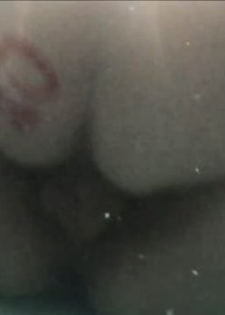 与兄弟的老婆在水中偷情!尽享鱼水之欢!