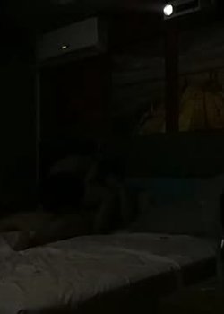 与兄弟双飞漂亮大奶正妹偷拍视频流出~ 妹子努力让宾主皆欢!