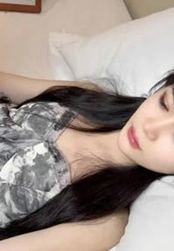 小姑娘森林迷路被色狼诱骗家中强上