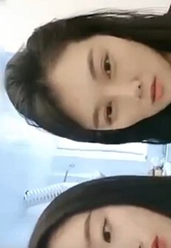 两个高颜值的美骚妇镜头前的诱惑 情趣装黑丝袜大秀诱惑 陪狼友撩骚互动淫声蕩语 揉奶子玩逼精彩不断刺激