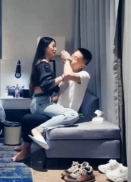 不缺美女的夜店小王子 酒店约操网洞黑丝小姐姐各种姿势爆操不断