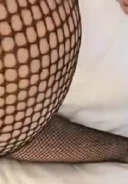白虎巨乳美女深夜回馈