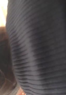 表嫂中午给我送东西时穿着性感小短裙,JB都硬了忍不住抱在阳台上直接开C! 1V