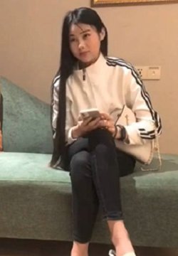 外围美女天然美乳 大肉棒一通摧残 完事不忘给嫖客按摩