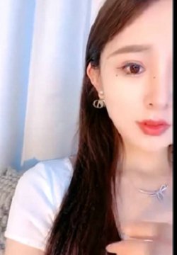 顶级尤物颜值女神!好久没播回归!极品修长美腿,全身粉嫩道具自慰,按摩器震穴深插娇喘