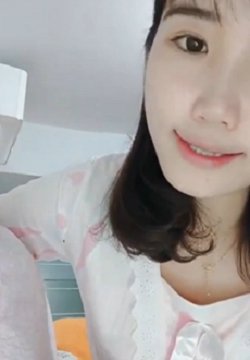 气质美女素颜诱惑!白皙皮肤性感美臀!半脱下内裤摇摆,掰开粉嫩紧致小穴,手指扣入娇喘
