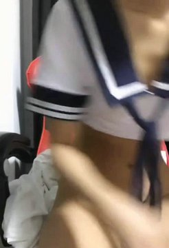 久未开播的美妞回归第二秀 清纯学生服