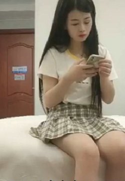 渴望肉棒深情跪舔 一对天然美乳迷人眼