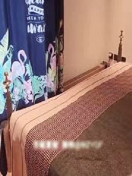 骚母狗 戴口球脖子拴着狗绳 那种征服感有点爽 母狗也是非常配合 没几分钟母狗的逼就湿了被操得阴唇外翻