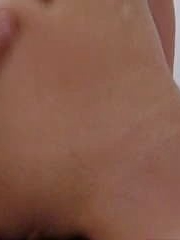 骚女把下面的毛都剃干净了,一直上位,屁股被拍的都是手掌印