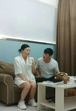 网聊168CM良家少妇,休息会再来一发,舌吻吸奶互相缠绵,爆操小骚逼,最后冲刺舒服了